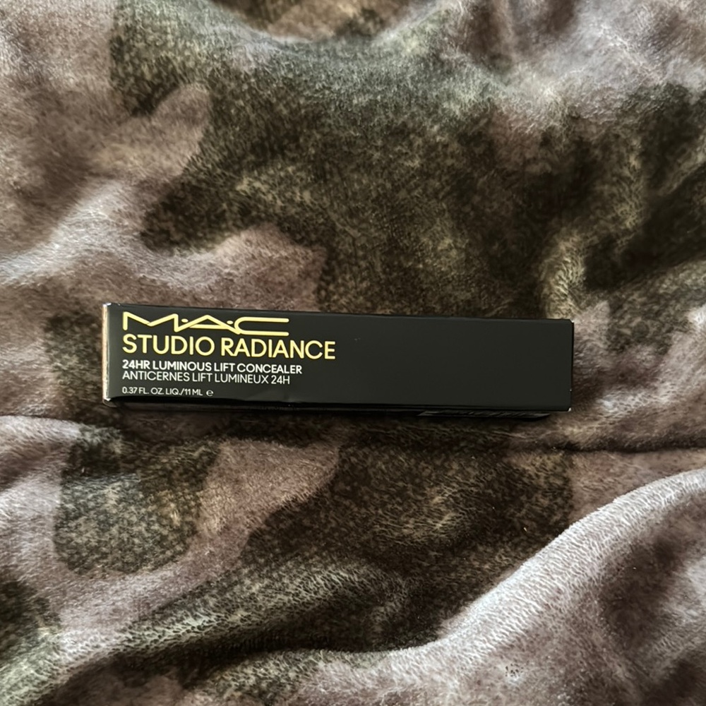 MAC Studio Radiance Concealer